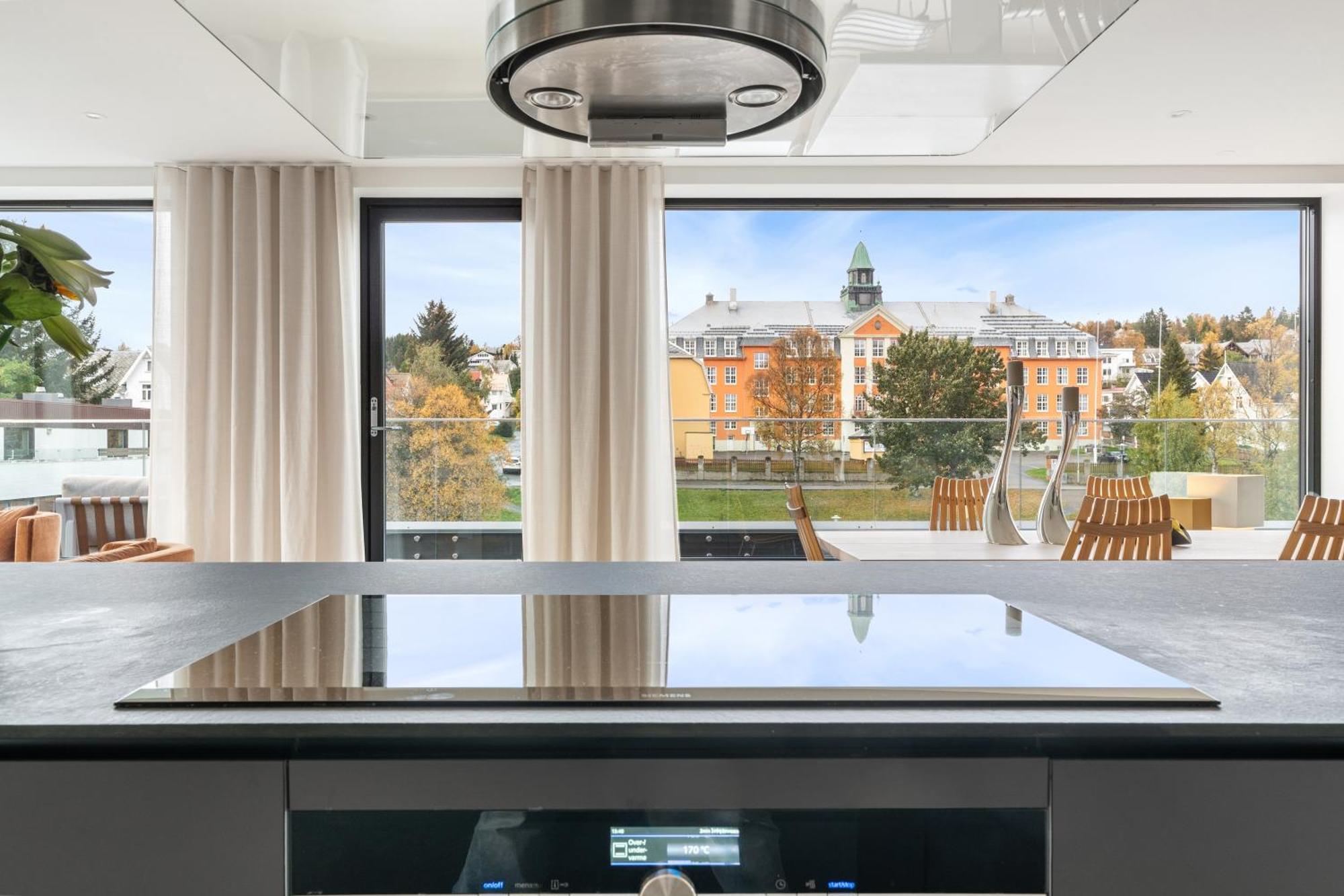 Luxury Apartment Downtown Tromso With 2 Bedrooms And 2 Bathrooms And Parking Экстерьер фото