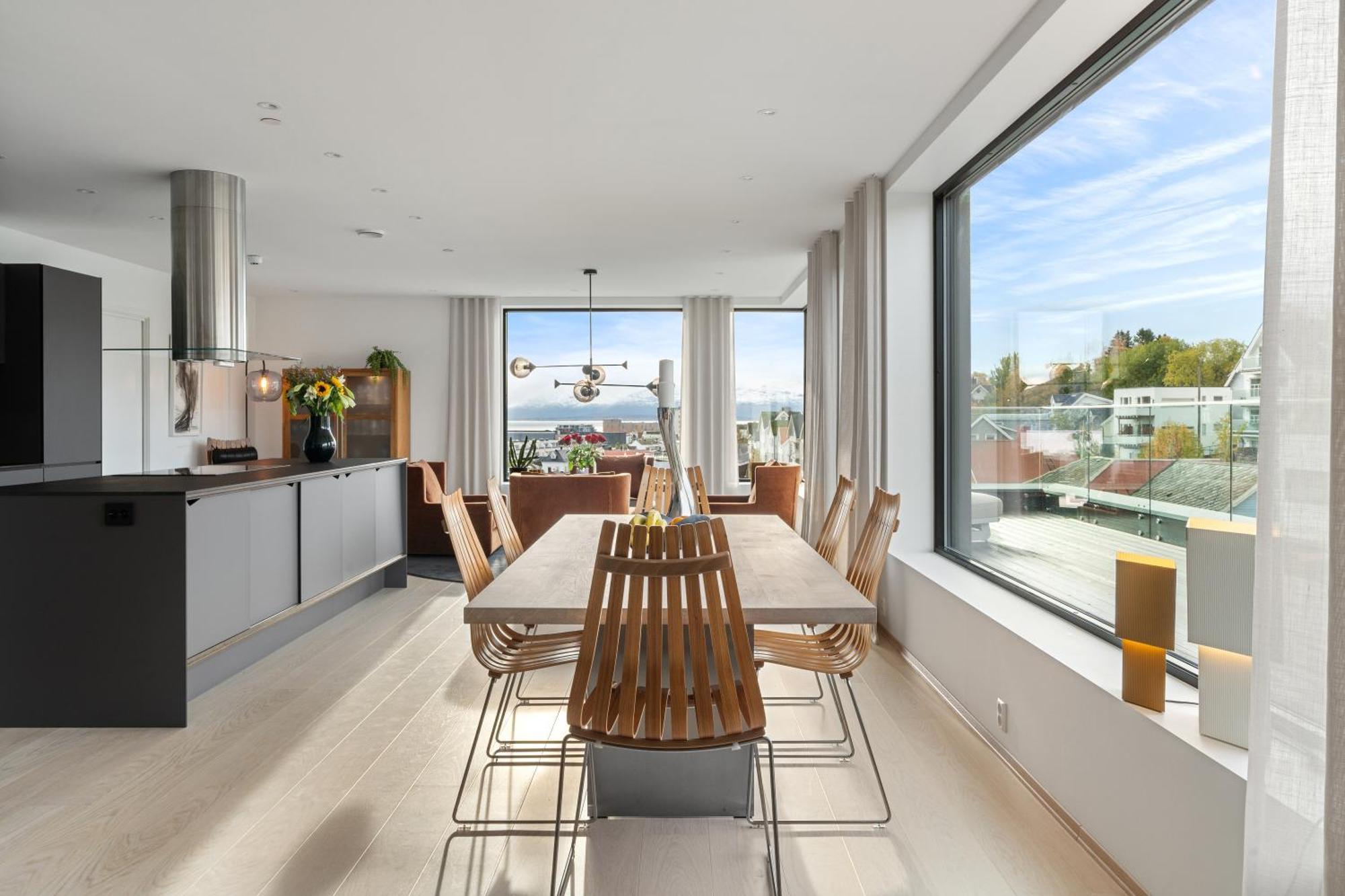 Luxury Apartment Downtown Tromso With 2 Bedrooms And 2 Bathrooms And Parking Экстерьер фото