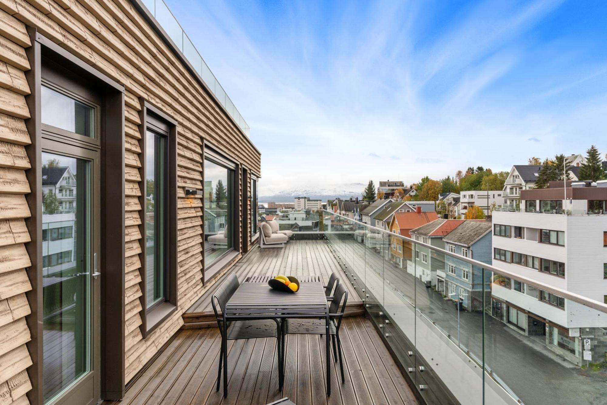 Luxury Apartment Downtown Tromso With 2 Bedrooms And 2 Bathrooms And Parking Экстерьер фото